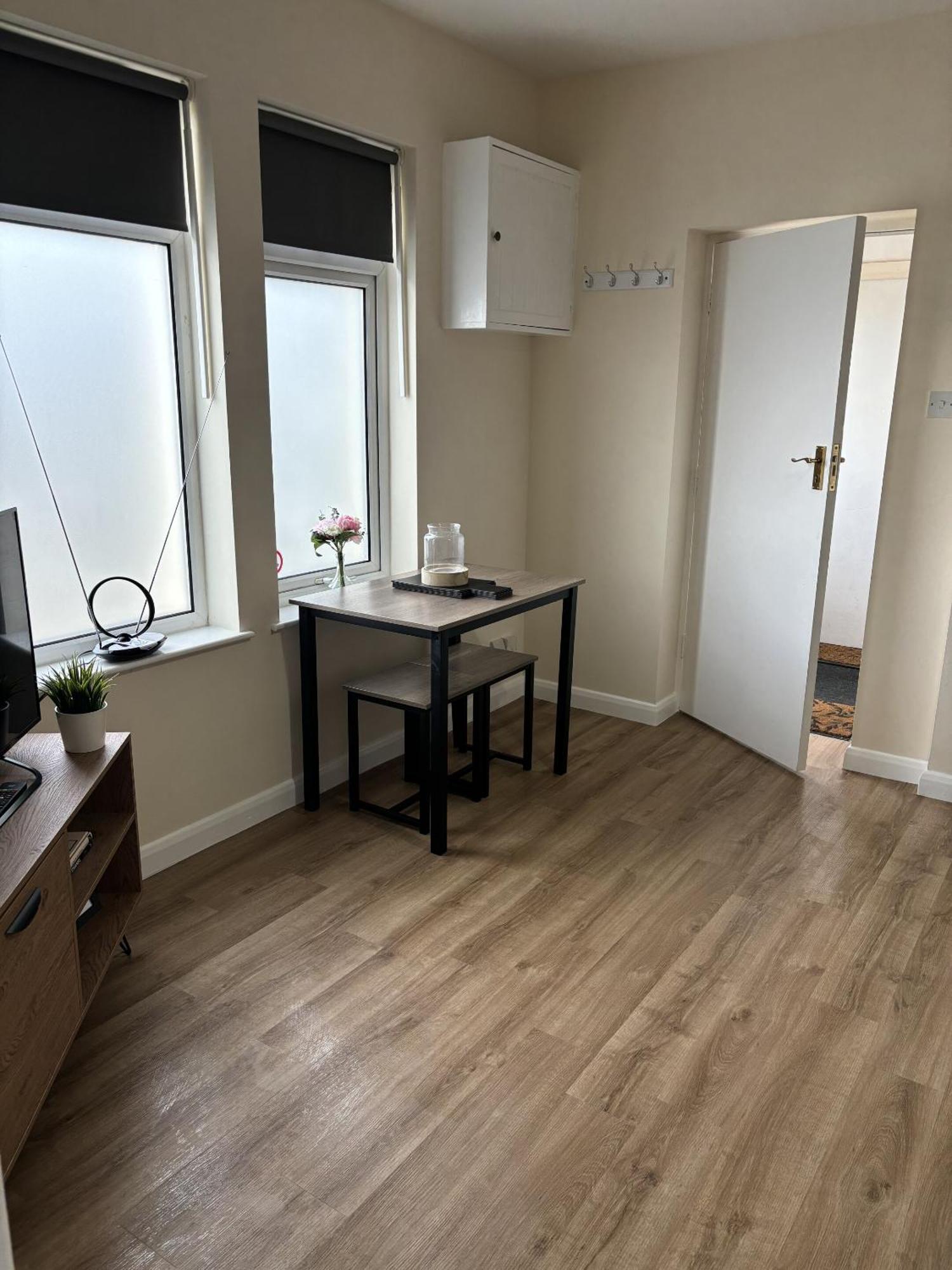 Central - 1 Bed, Cosy Retreat Свіндон Екстер'єр фото